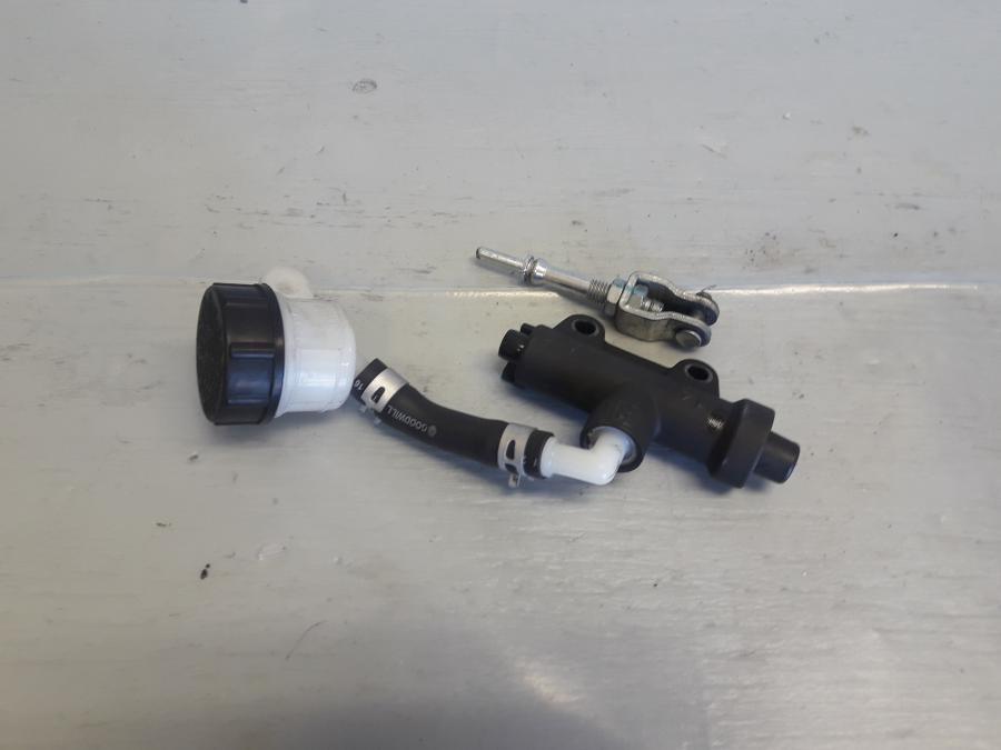 Framsidan på Bromshuvudcylinder från en Yamaha MT 125 -2017 motorcykel.