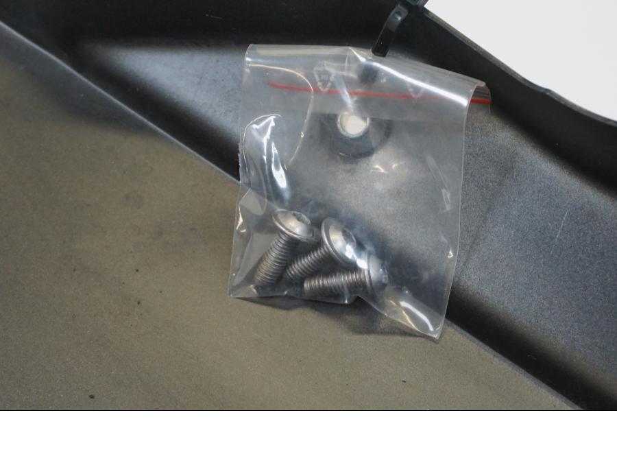 Snett nerifrån på Värmeskydd från en Kawasaki ZX-10R -2008 motorcykel.