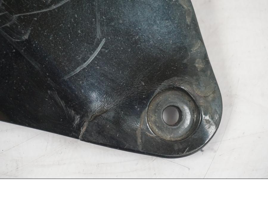 Snett nerifrån på Magkåpa från en Kawasaki ZZ-R 1400 -2009 motorcykel.