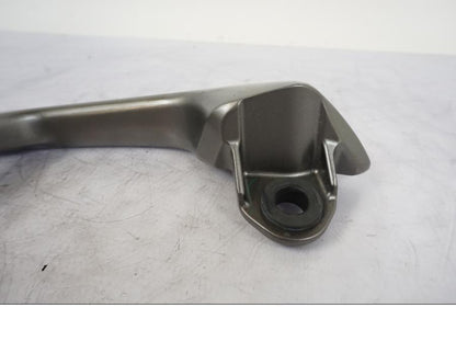 Snett uppifrån på Passagerarhandtag från en Kawasaki ER-6N -2012 motorcykel.