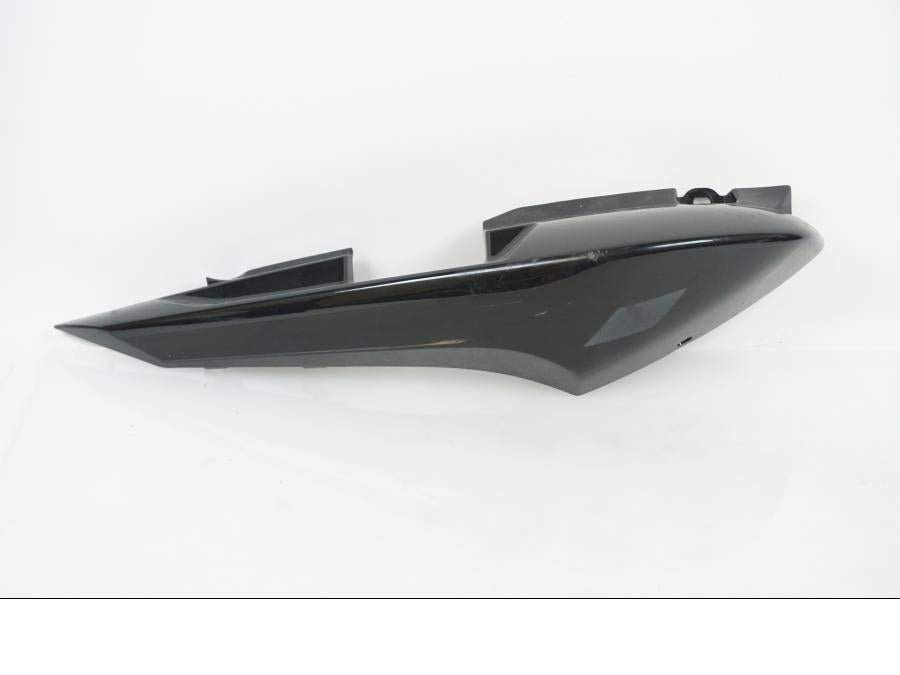 Framsidan på Bakvinge från en Yamaha YS125 -2018 motorcykel.