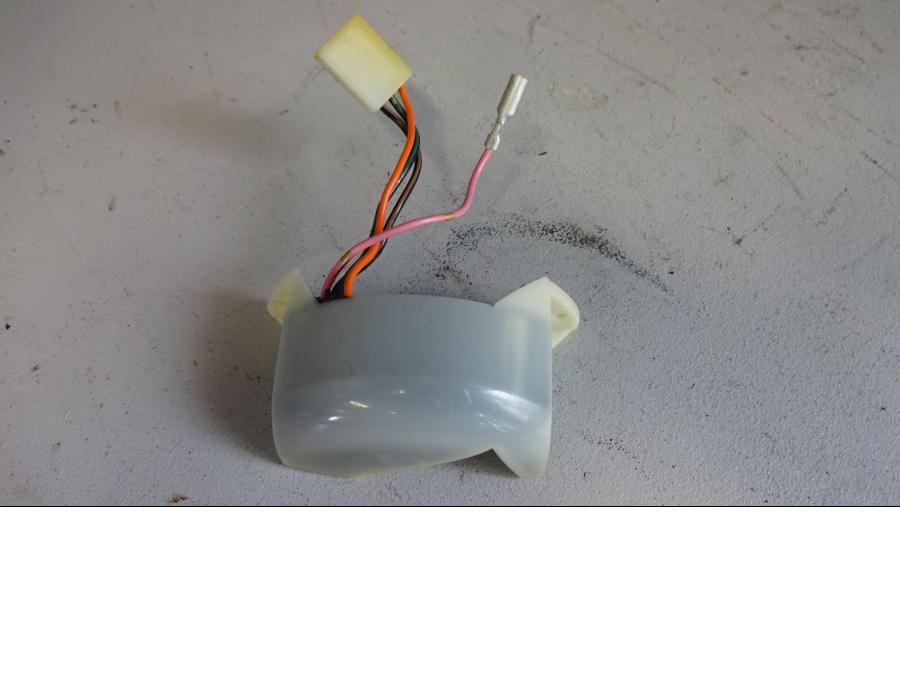 Höger sida på Vattenkylgivare från en Suzuki VS 800 -2000 motorcykel.