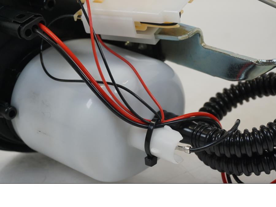 Snett uppifrån på Bensinpump insprut från en BMW R 1250 GS -2019 motorcykel.