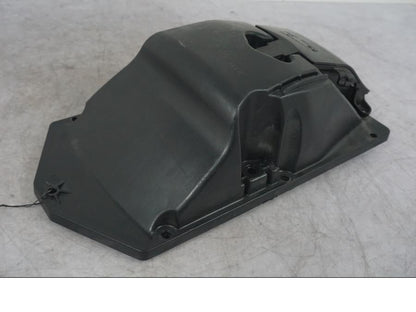 Snett uppifrån på Luftburk från en KTM 1290 Super Adventure S -2022 motorcykel.