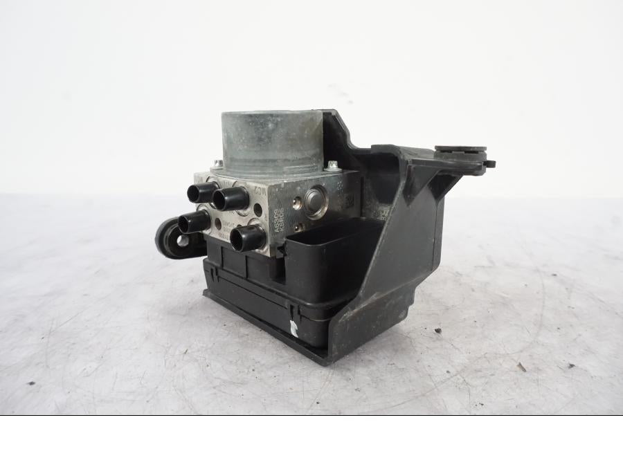 Framsidan på ABS Modulator från en KTM 690 SMCR -2016 motorcykel.