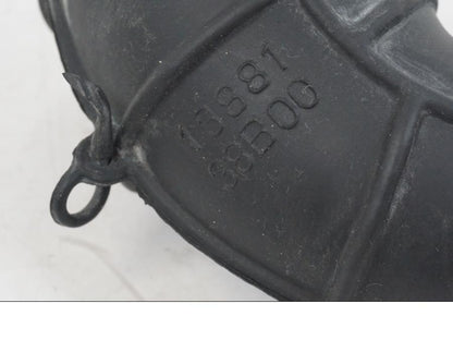 Extrabild1 på Luftrör från en Suzuki VS 1400 -1999 motorcykel.