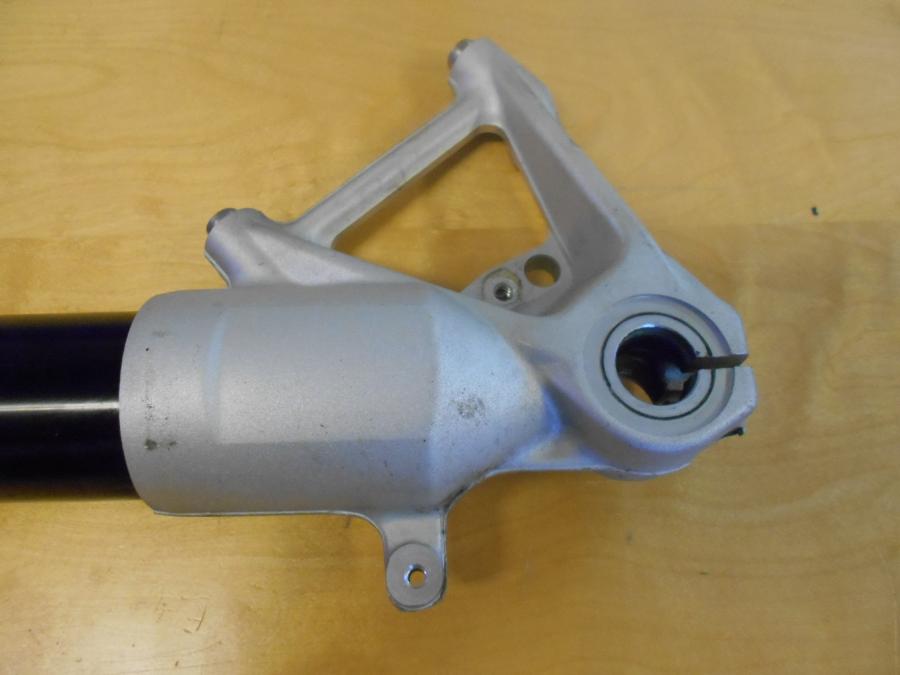 Baksidan på Gaffelben från en BMW R 1200 GS -2014 motorcykel.