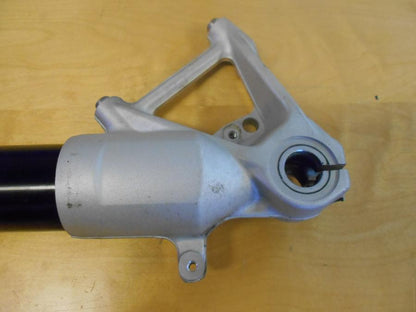 Baksidan på Gaffelben från en BMW R 1200 GS -2014 motorcykel.