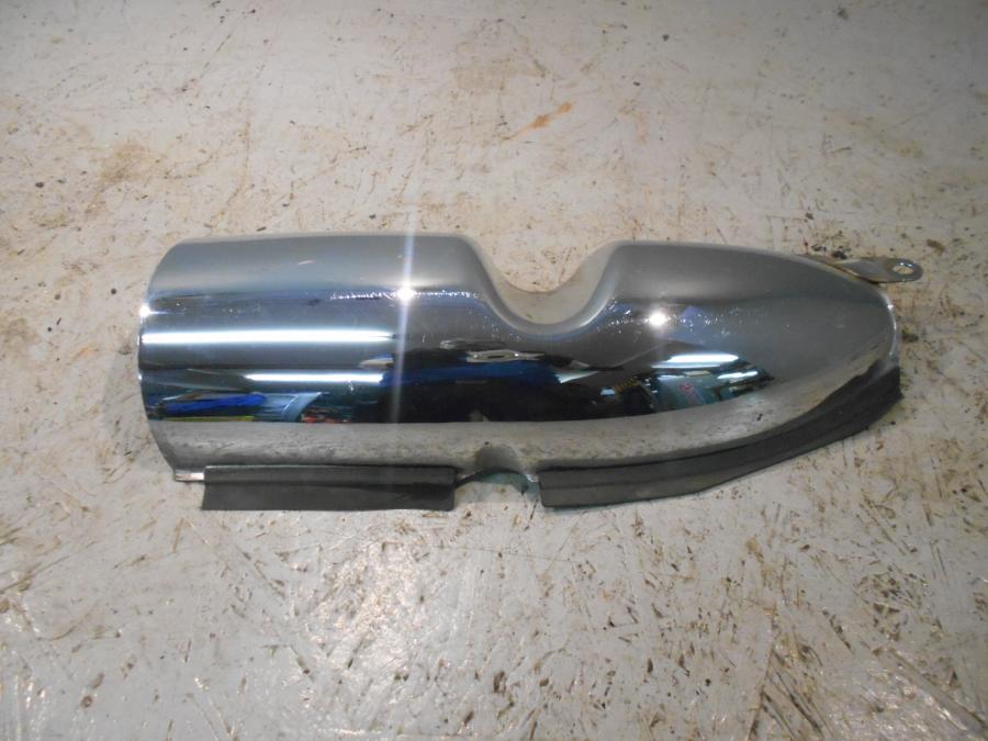 Baksidan på Värmeskydd från en Honda GL 1800 -2001 motorcykel.