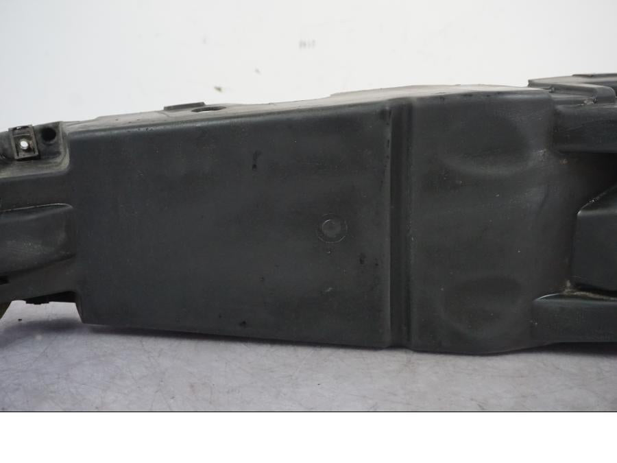 Extrabild3 på Undertail från en Triumph Tiger -2009 motorcykel.