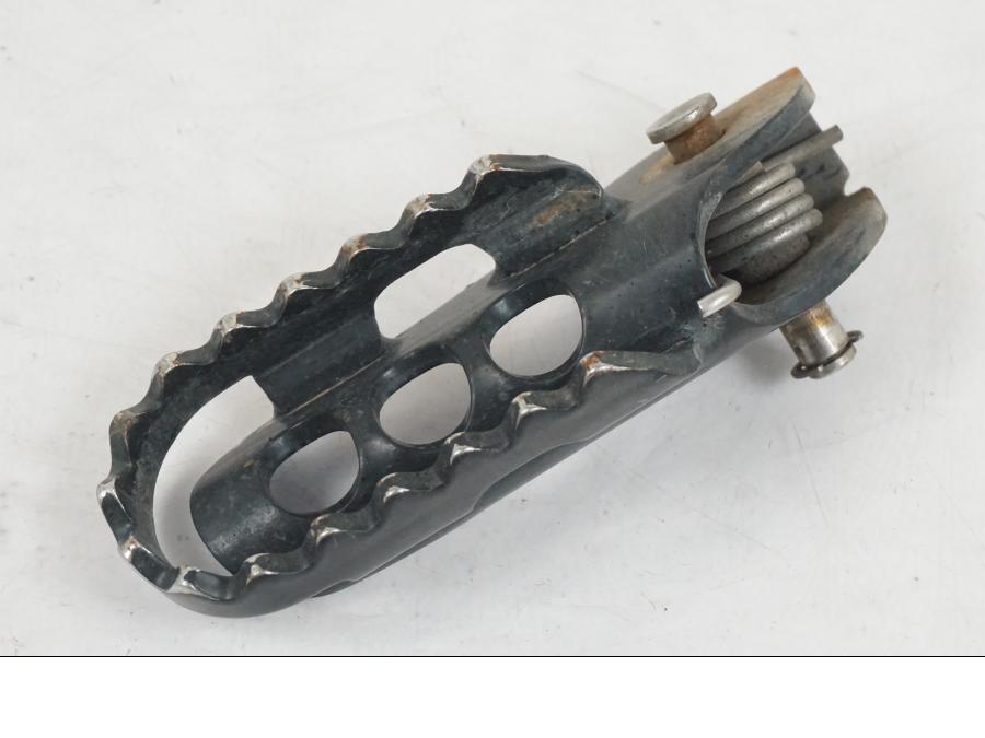 Framsidan på Fotpinne från en BMW F 800 GS -2008 motorcykel.