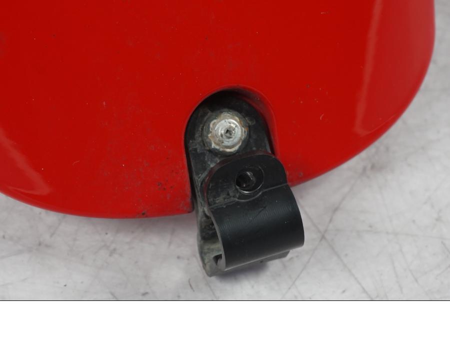 Snett uppifrån på Framskärm från en Ducati Supersport 939 -2017 motorcykel.