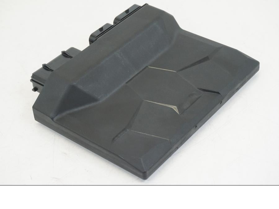 Vänster sida på CDI / ECU från en Yamaha MT-09 Tracer -2021 motorcykel.