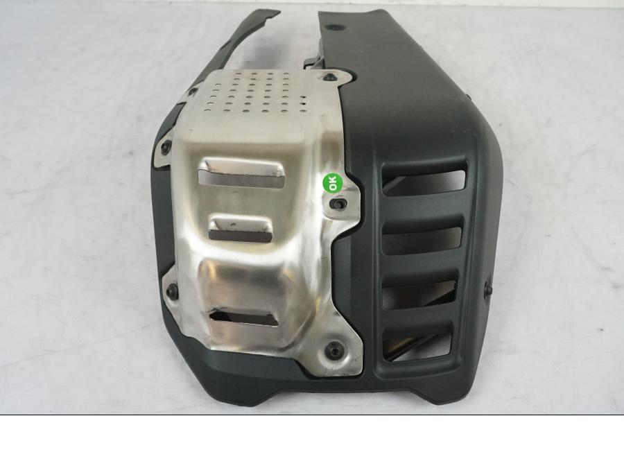 Snett nerifrån på Hasplåt från en KTM 390 Adventure -2023 motorcykel.