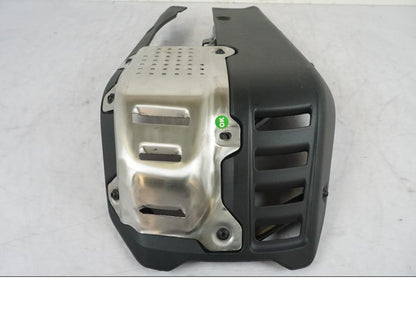 Snett nerifrån på Hasplåt från en KTM 390 Adventure -2023 motorcykel.