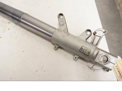 Snett uppifrån på Gaffelben från en BMW R 1100 S -1999 motorcykel.