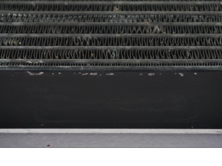 Snett uppifrån på Oljekyl från en BMW R 1200 GS -2005 motorcykel.