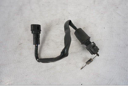 Framsidan på Bromsljuskontakt från en Kawasaki ER-6F -2010 motorcykel.