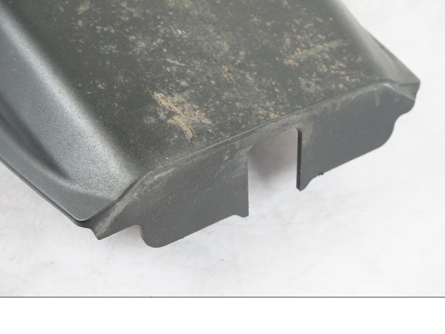 Höger sida på Undertail från en KTM 690 Duke -2015 motorcykel.