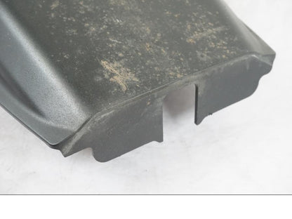 Höger sida på Undertail från en KTM 690 Duke -2015 motorcykel.