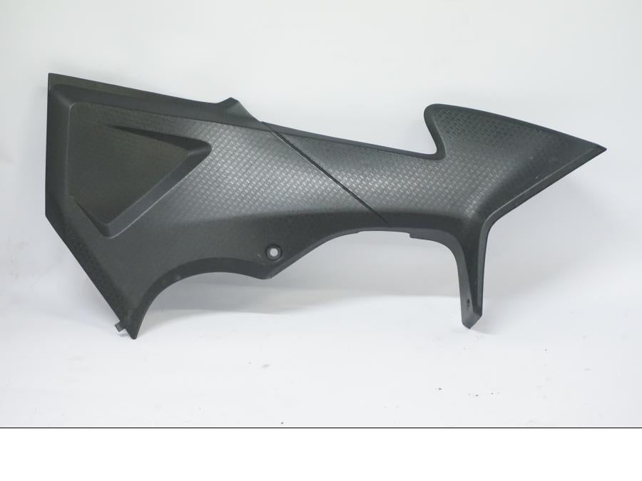 Framsidan på Sidopanel från en Honda CB 500 X -2015 motorcykel.