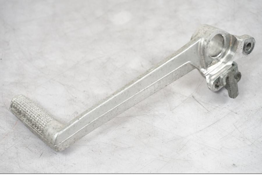 Vänster sida på Bromspedal från en Suzuki SV 650 -1999 motorcykel.