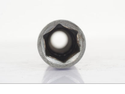 Snett uppifrån på Axel från en BMW R 1200 GS -2005 motorcykel.