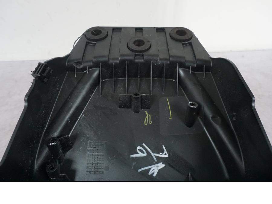 Höger sida på Undertail från en Ducati Multistrada V4 -2024 motorcykel.