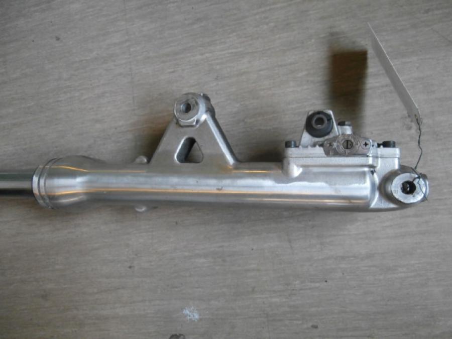 Baksidan på Gaffelben från en Honda VF 750 S -1982 motorcykel.