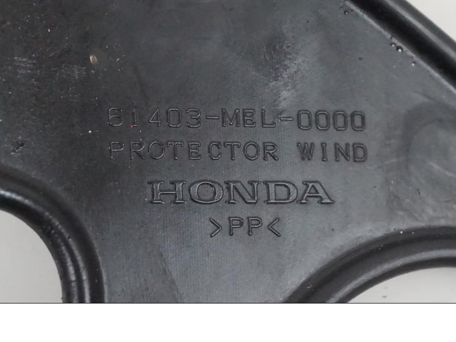 Vänster sida på Plast från en Honda CBR 1000 -2005 motorcykel.
