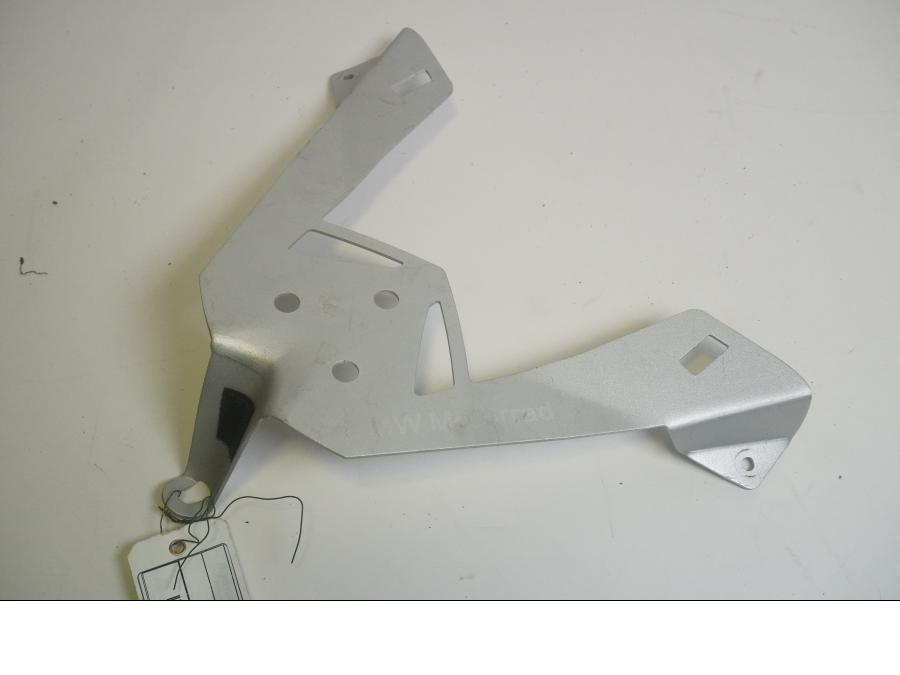 Framsidan på Pakethållare från en BMW S 1000 RR -2013 motorcykel.