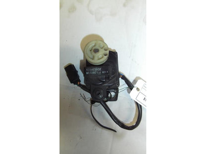 Baksidan på Avgasspjällmotor från en Ducati Monster 1100 EVO ABS -2012 motorcykel.