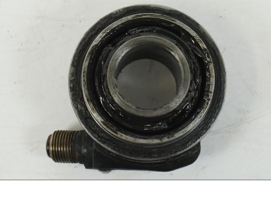 Snett uppifrån på Hastighetsdrivning från en Yamaha XJR 1300 -2002 motorcykel.