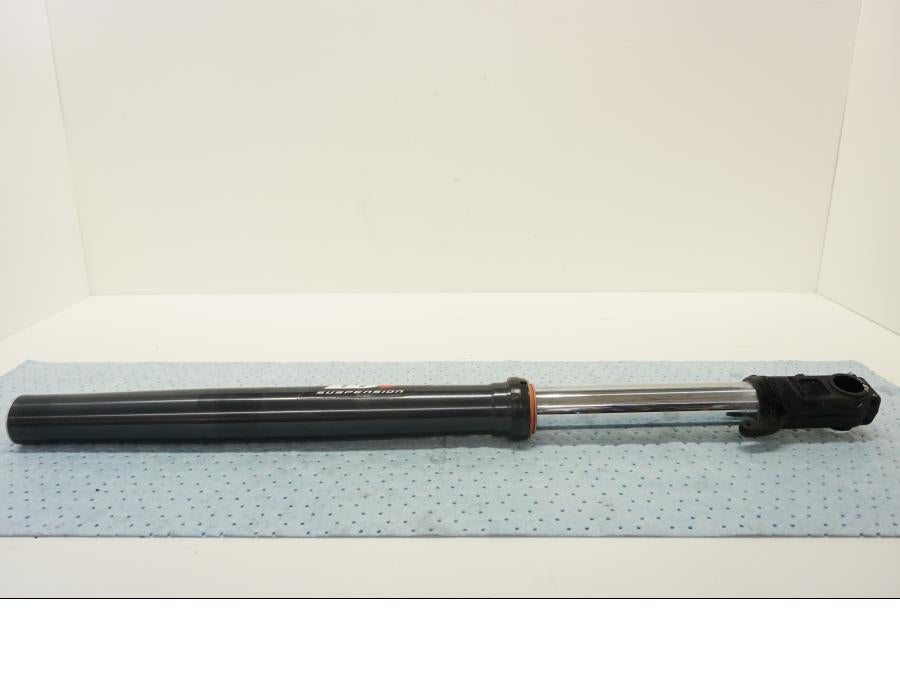 Framsidan på Gaffelben från en KTM 690 SMCR -2015 motorcykel.