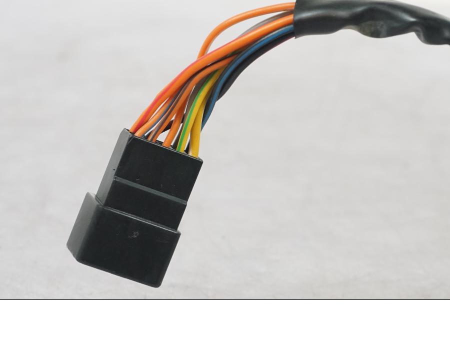 Baksidan på Styrelreglage från en Suzuki SV 650 -1999 motorcykel.