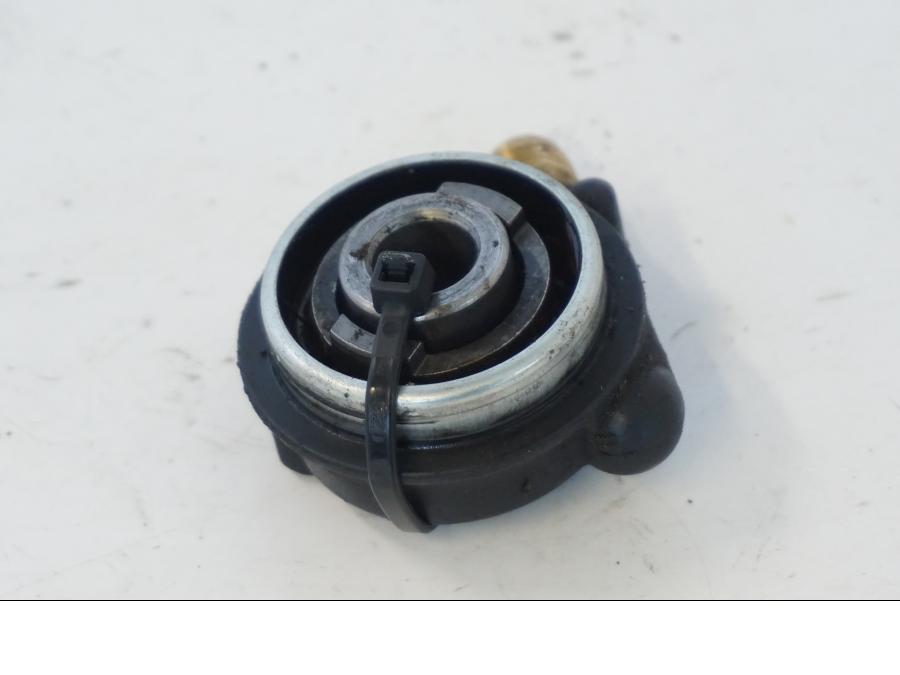 Snett uppifrån på Hastighetsdrivning från en Kymco Agility 125 -2019 scooter.