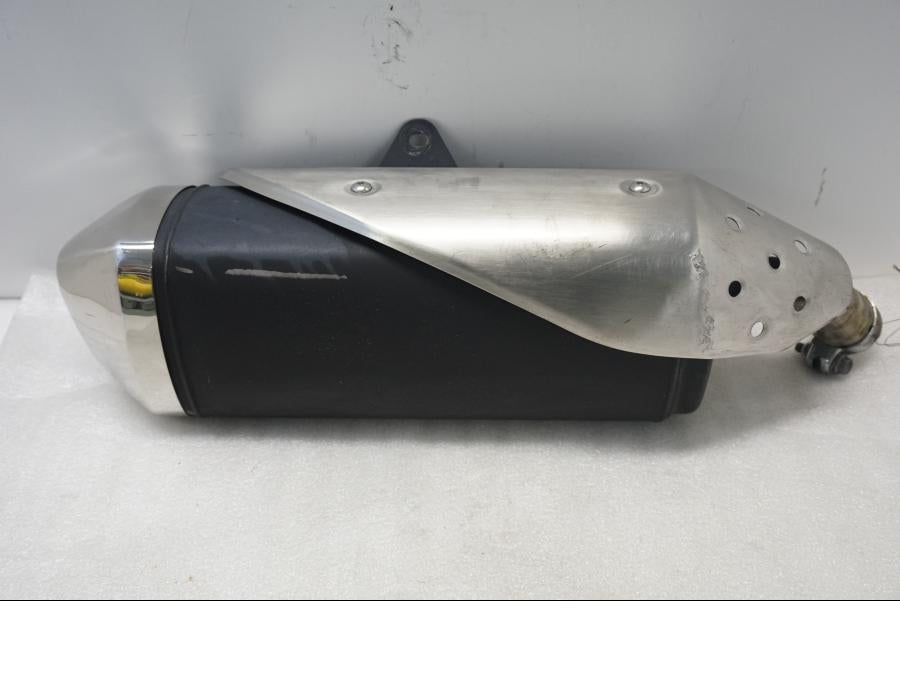 Framsidan på Ljuddämpare från en Suzuki SV 650 -2016 motorcykel.