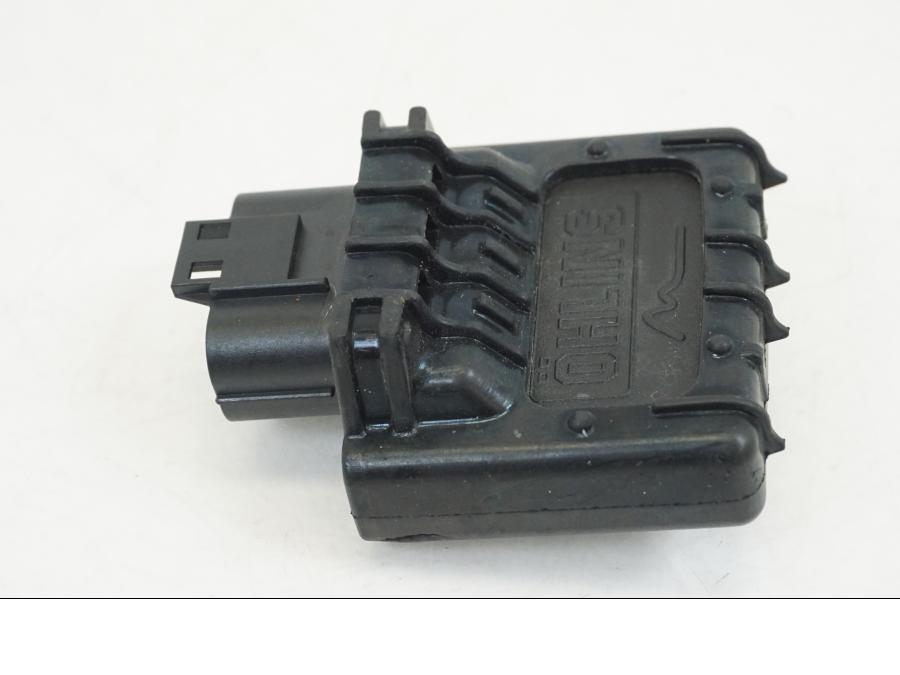 Baksidan på ESA Control Unit från en Ducati Streetfighter V4 -2020 motorcykel.