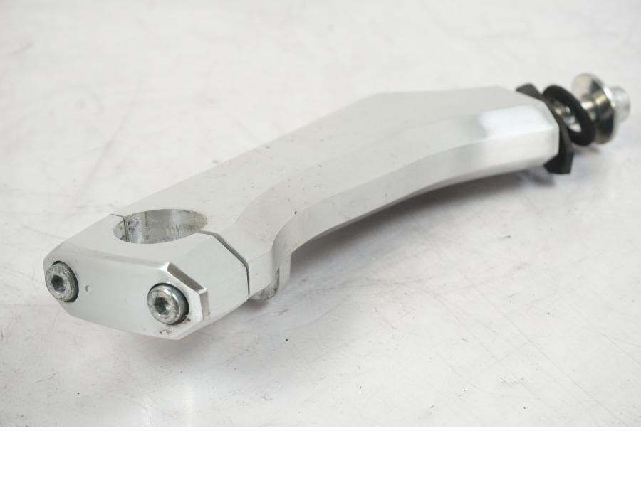 Extrabild1 på Styrfäste från en Suzuki VZR 1800 -2009 motorcykel.