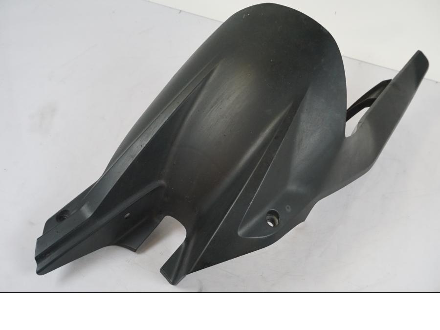 Höger sida på Svingskärm från en KTM 1290 Super Duke R -2018 motorcykel.