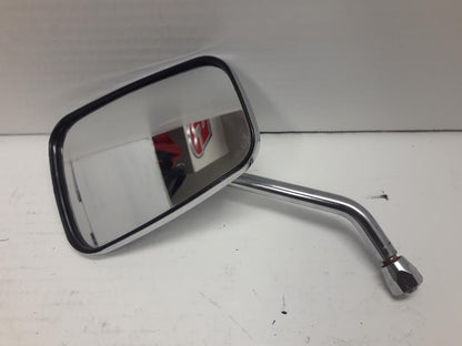 Baksidan på Backspegel från en Kawasaki VN 800 -1995 motorcykel.