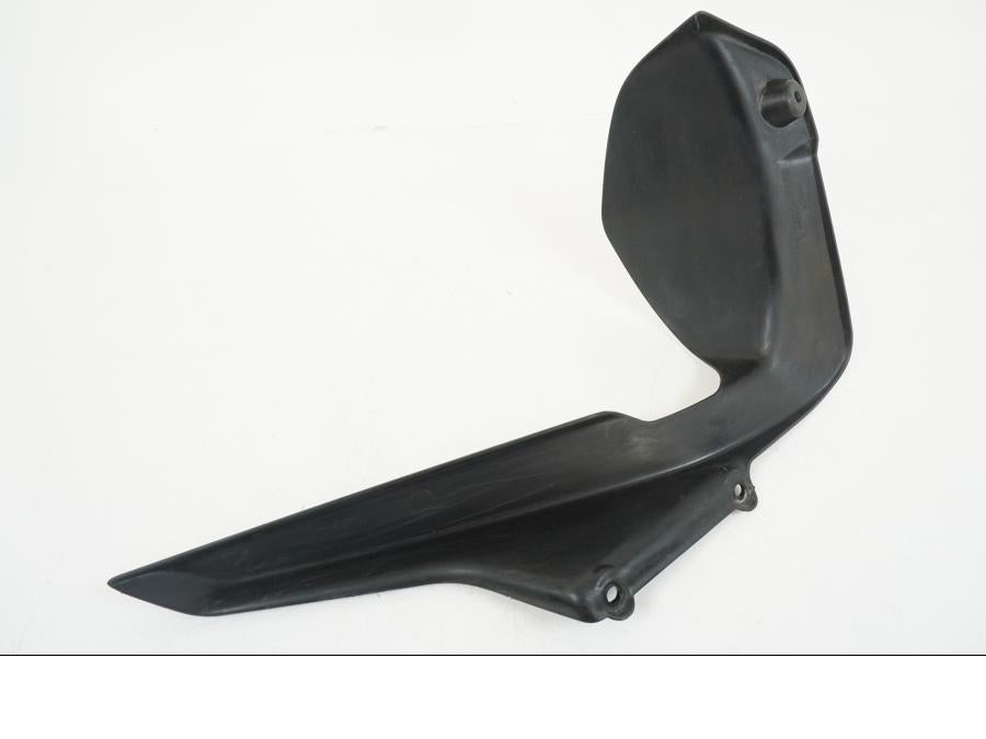 Snett uppifrån på Svingskärm från en Kawasaki ER-6F -2016 motorcykel.