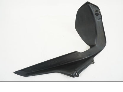 Snett uppifrån på Svingskärm från en Kawasaki ER-6F -2016 motorcykel.