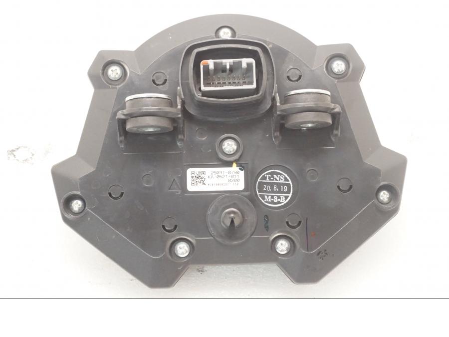 Baksidan på Instrumentpanel från en Kawasaki Z 400 -2020 motorcykel.