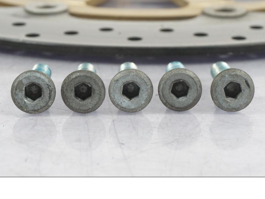 Höger sida på Bromsskiva från en Suzuki GSX 1300 RX -1999 motorcykel.