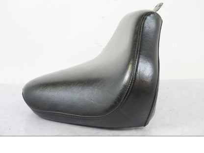 Baksidan på Sadel från en Yamaha XVS 1100 -2000 motorcykel.