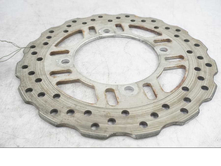 Höger sida på Bromsskiva från en Kawasaki Z 900 -2017 motorcykel.