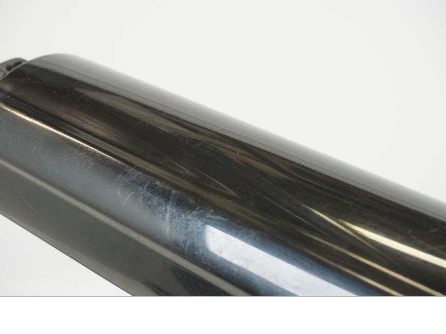 Snett uppifrån på Gaffelbensskydd från en Aprilia SXV 550 -2008 motorcykel.