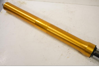 Höger sida på Gaffelben från en Yamaha YZF R6 -2011 motorcykel.