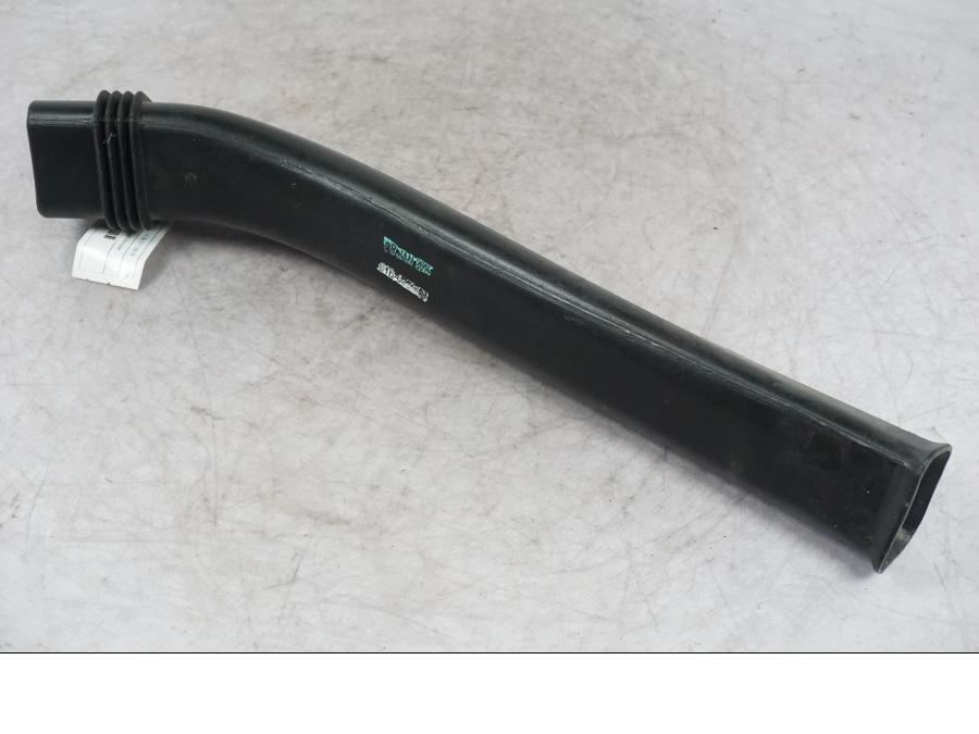 Vänster sida på Luftburksnorkel från en BMW K 1600 GTL -2015 motorcykel.